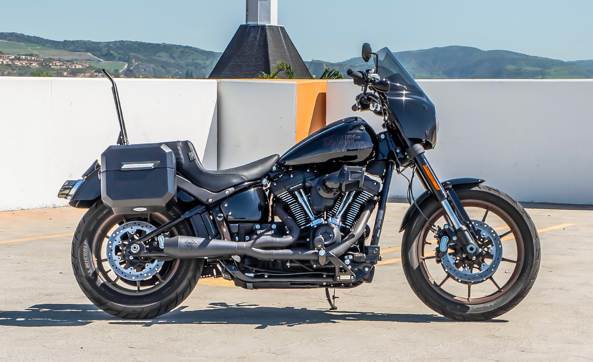 10L - Outlaw Quick Mount Small Harley Softail Low Rider S FXLRS Solo Matte Hard Saddlebag (Right Only) @expand