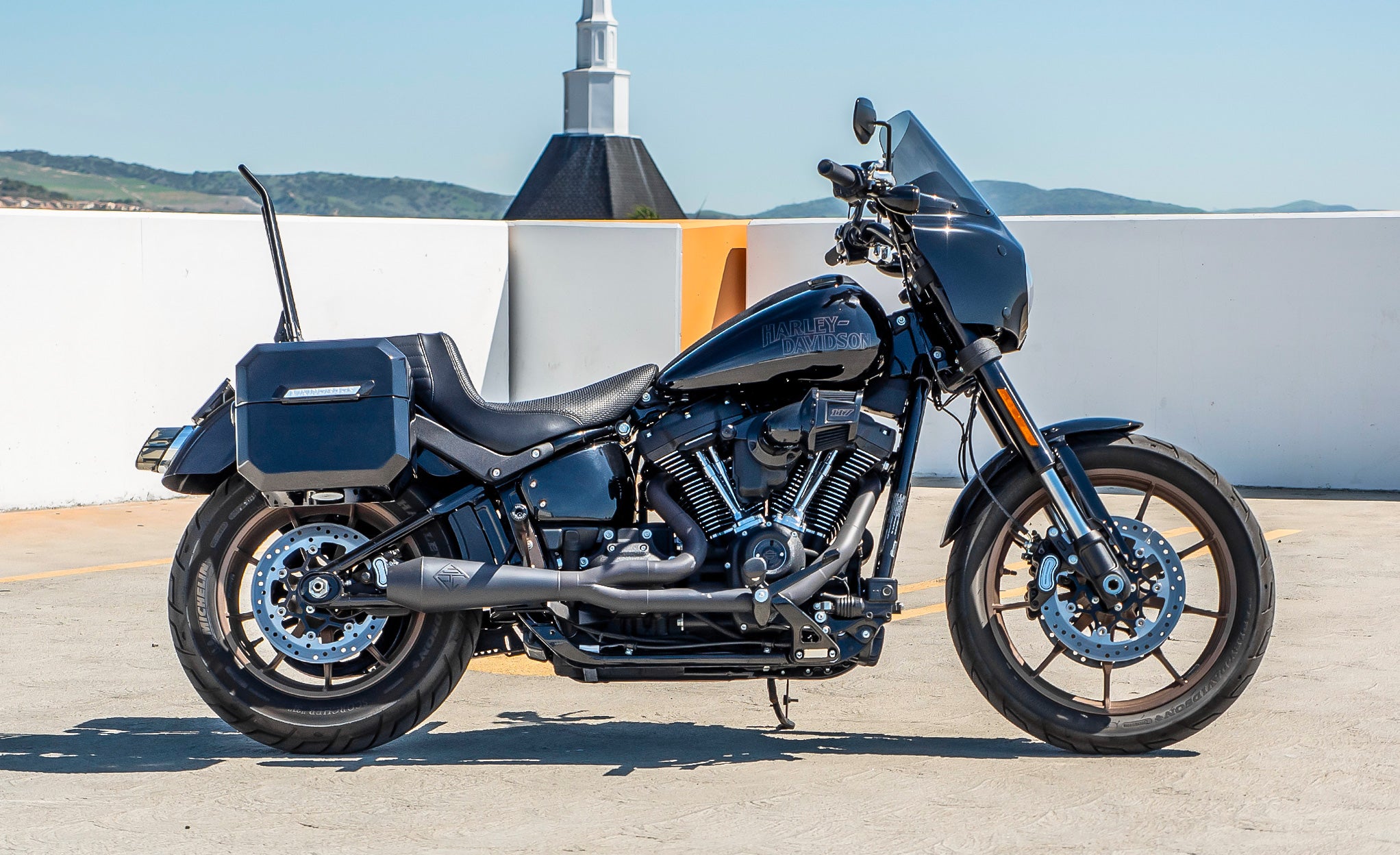 10L - Outlaw Quick-Mount Small Harley Softail Low Rider S FXLRS Painted Solo Hard Saddlebag (Right Only) @expand