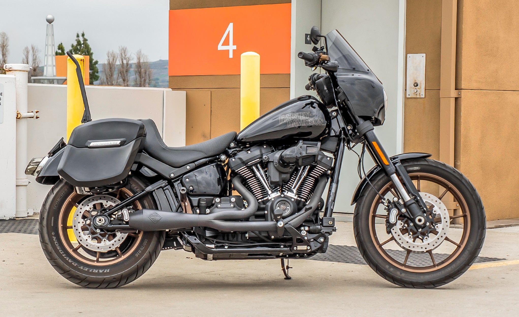 12L - Ironclad Quick-Mount Medium Harley Softail Low Rider S FXLRS Painted Hard Solo Saddlebag (Right Only) @expand
