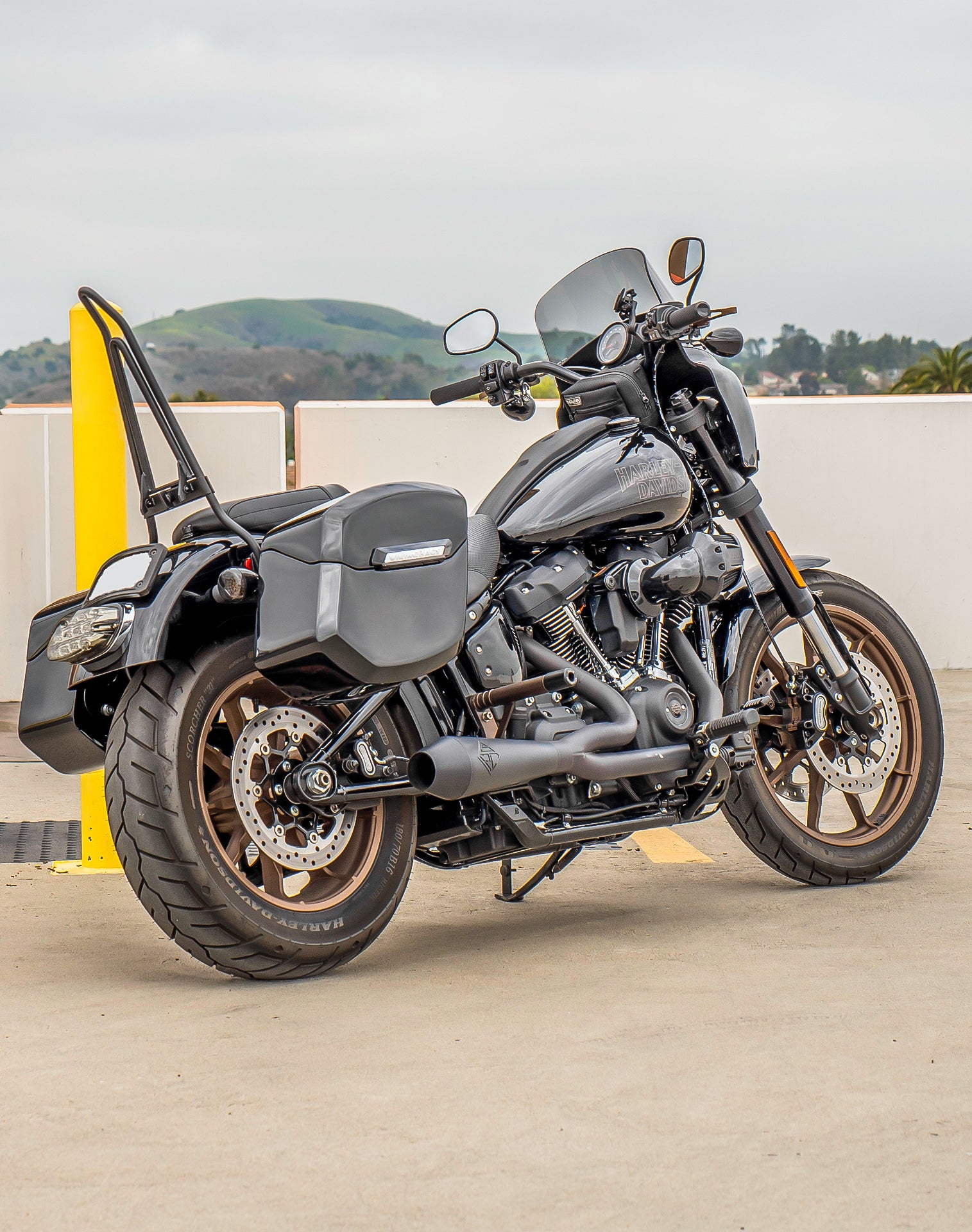 12L - Ironclad Quick-Mount Medium Harley Softail Low Rider S FXLRS Painted Hard Solo Saddlebag (Right Only) v1