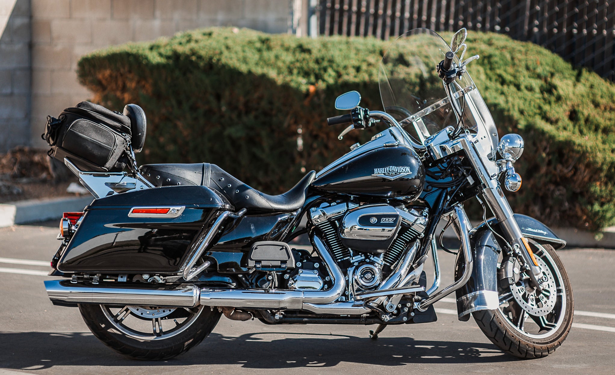 43L - Voyage Elite XL Motorcycle Sissy Bar Bag @expand