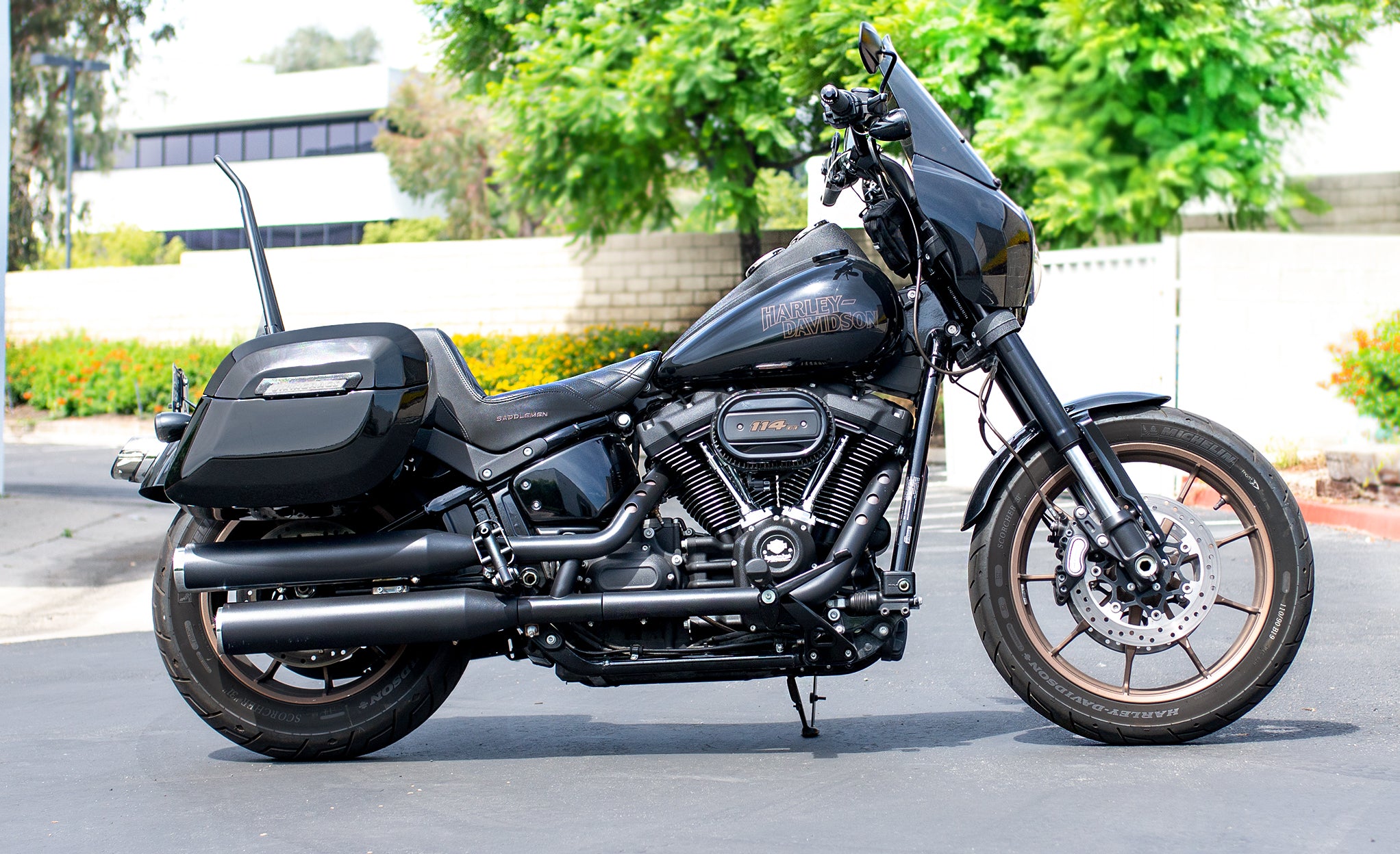 40L - Lamellar Raven Extra Large Painted Motorcycle Hard Saddlebags for Harley Softail Low Rider S FXLRS @expand