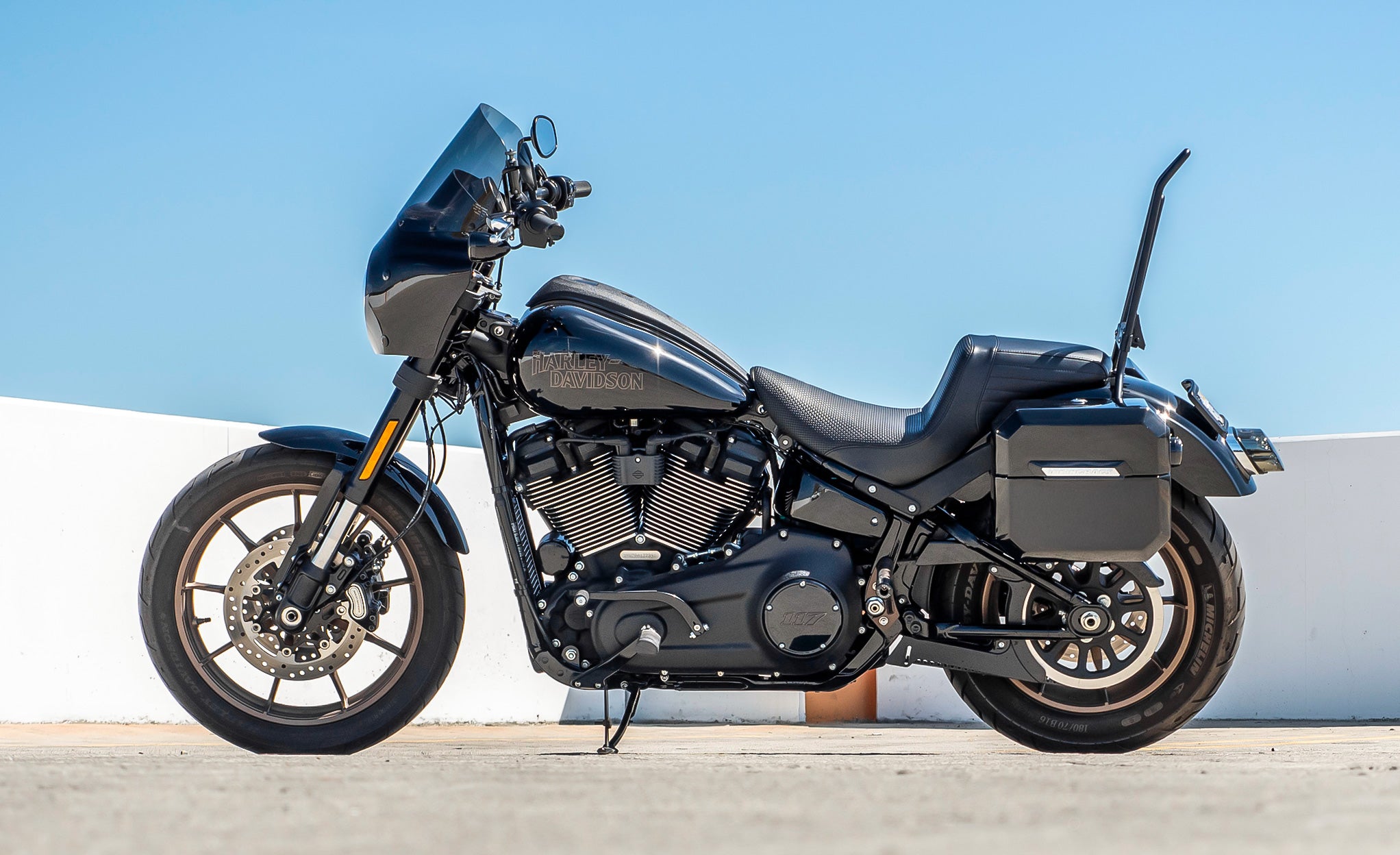 10L - Outlaw Quick-Mount Small Harley Softail Low Rider S FXLRS Painted Hard Solo Saddlebag (Left Only) @expand