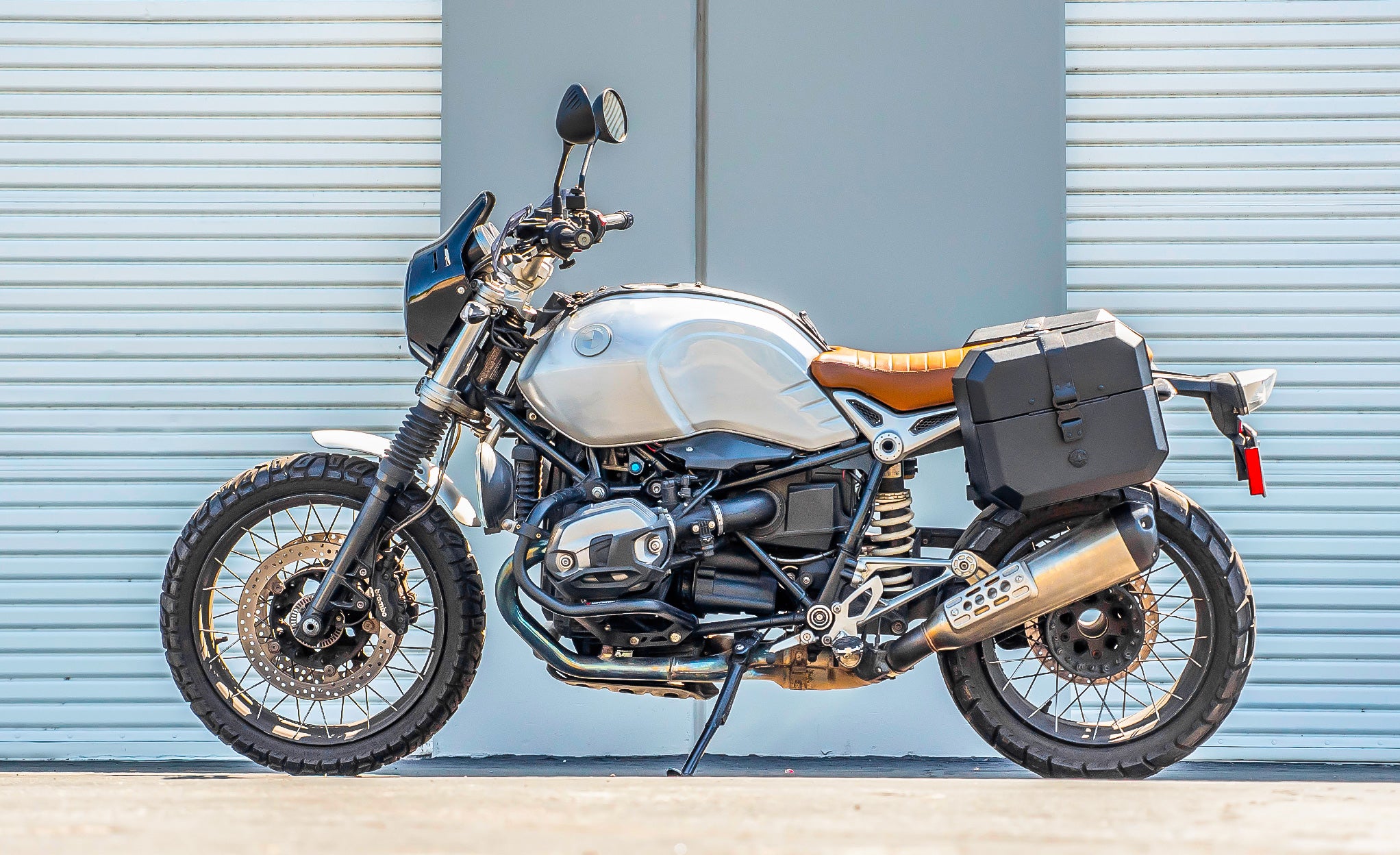 10L - Outlaw Quick Mount Small BMW R nineT Pure/Racer/GS 2014+  Hard Solo Saddlebag (Left Only) @expand