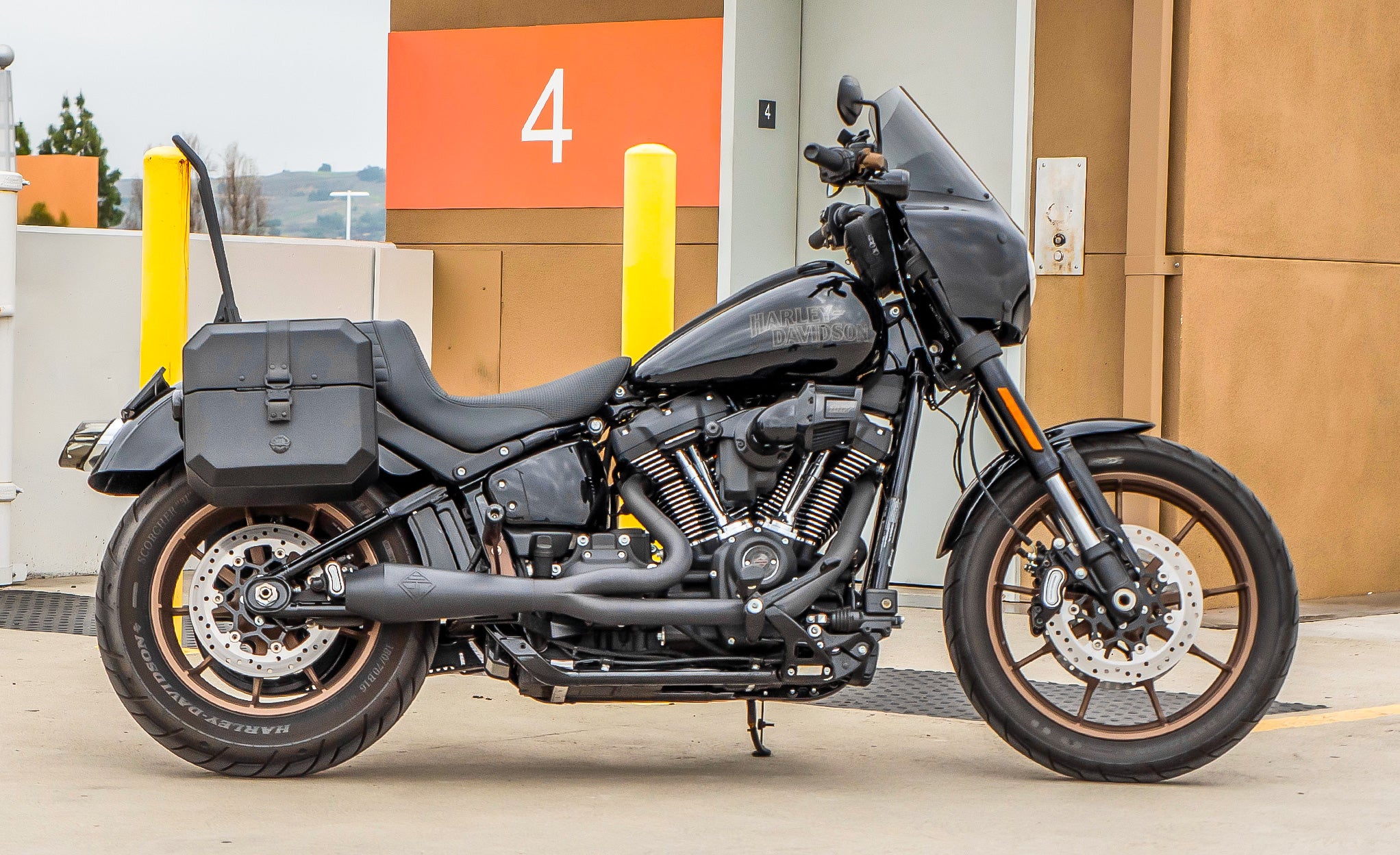 10L - Outlaw Quick Mount Small Harley Softail Low Rider S FXLRS Solo Hard Saddlebag (Right Only) @expand