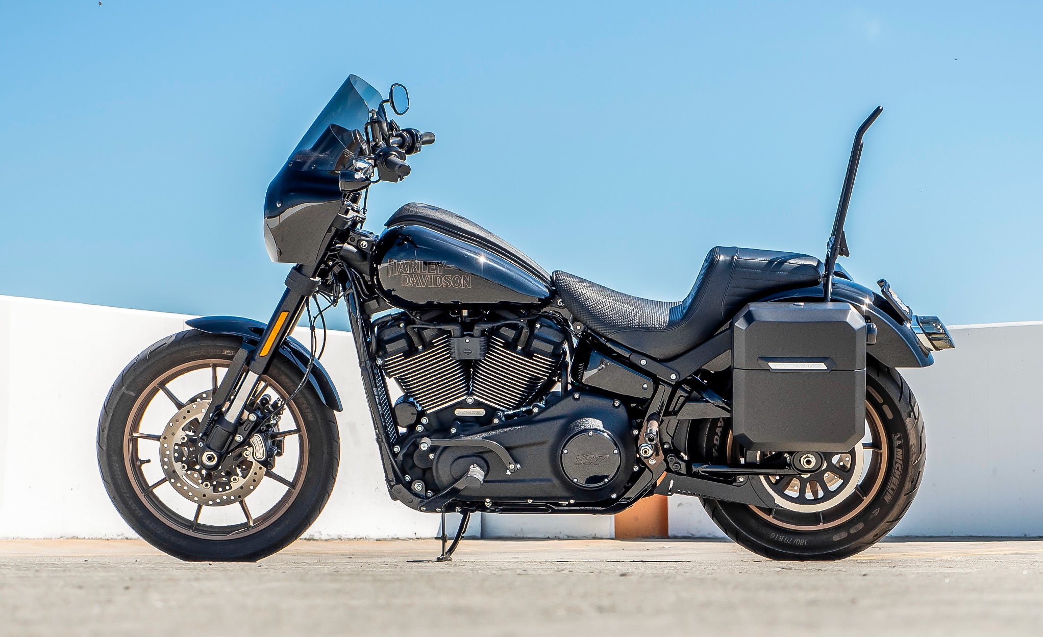 15L - Outlaw Quick Mount Harley Softail Low Rider S FXLRS Matte Hard Solo Saddlebag (Left Only) @expand