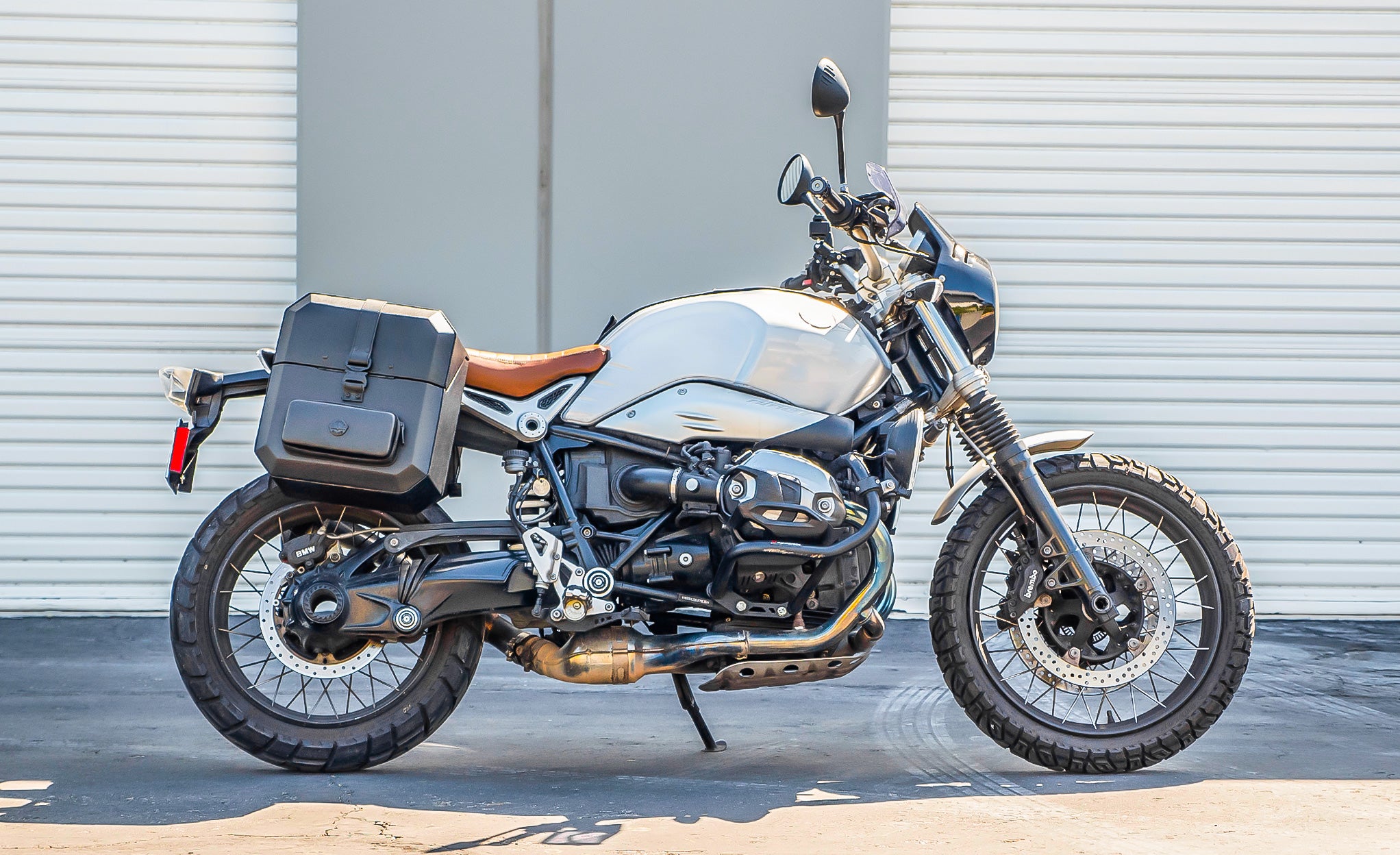 15L - Outlaw Quick Mount Medium BMW R nineT Hard Solo Saddlebag (Right Only) @expand
