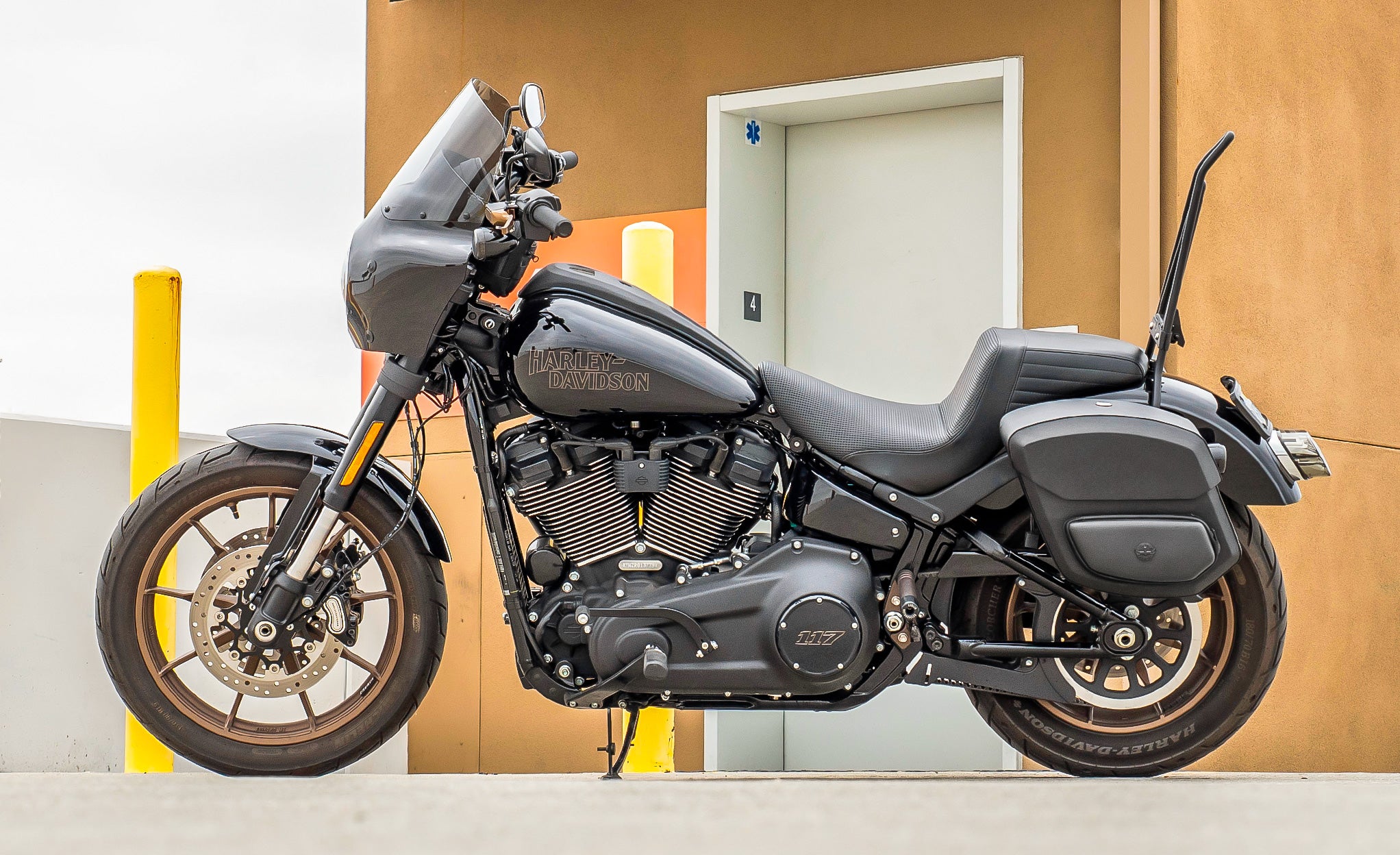 12L - Ironclad Quick Mount Medium Harley Softail Low Rider S FXLRS Hard Solo Saddlebag (Left Only) @expand