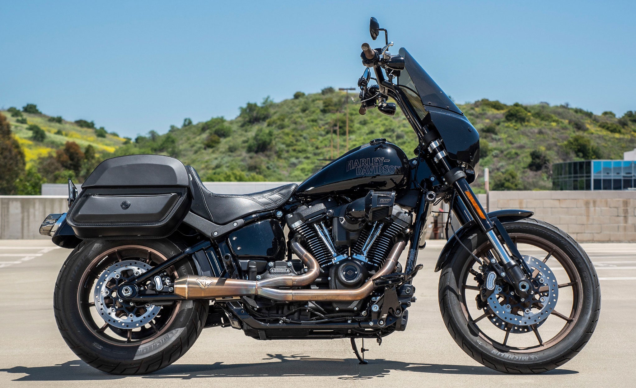 28L - Pantheon Medium Quick-Mount Motorcycle Saddlebags For Harley Softail Low Rider S FXLRS @expand