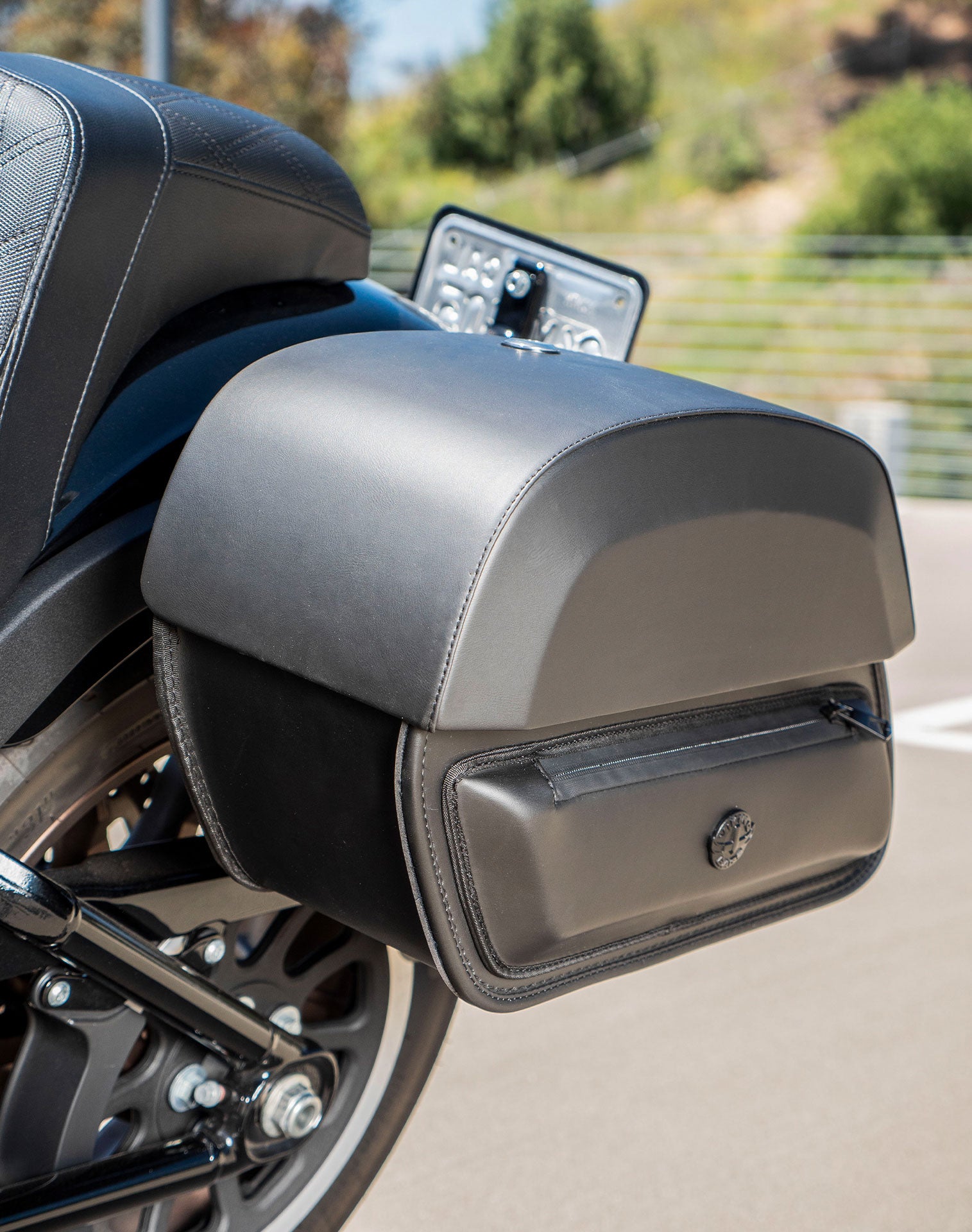 28L - Pantheon Medium Quick-Mount Motorcycle Saddlebags For Harley Softail Low Rider S FXLRS v2