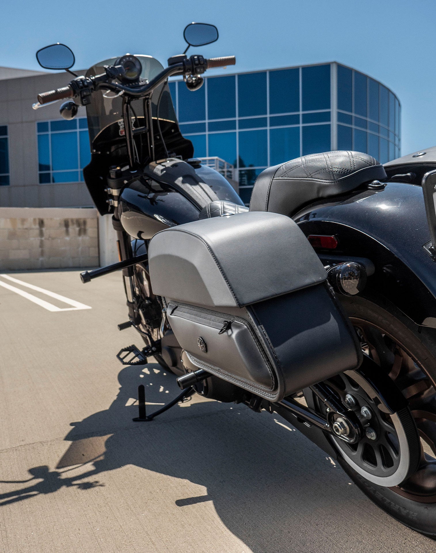 28L - Pantheon Medium Quick-Mount Motorcycle Saddlebags For Harley Softail Low Rider S FXLRS v3