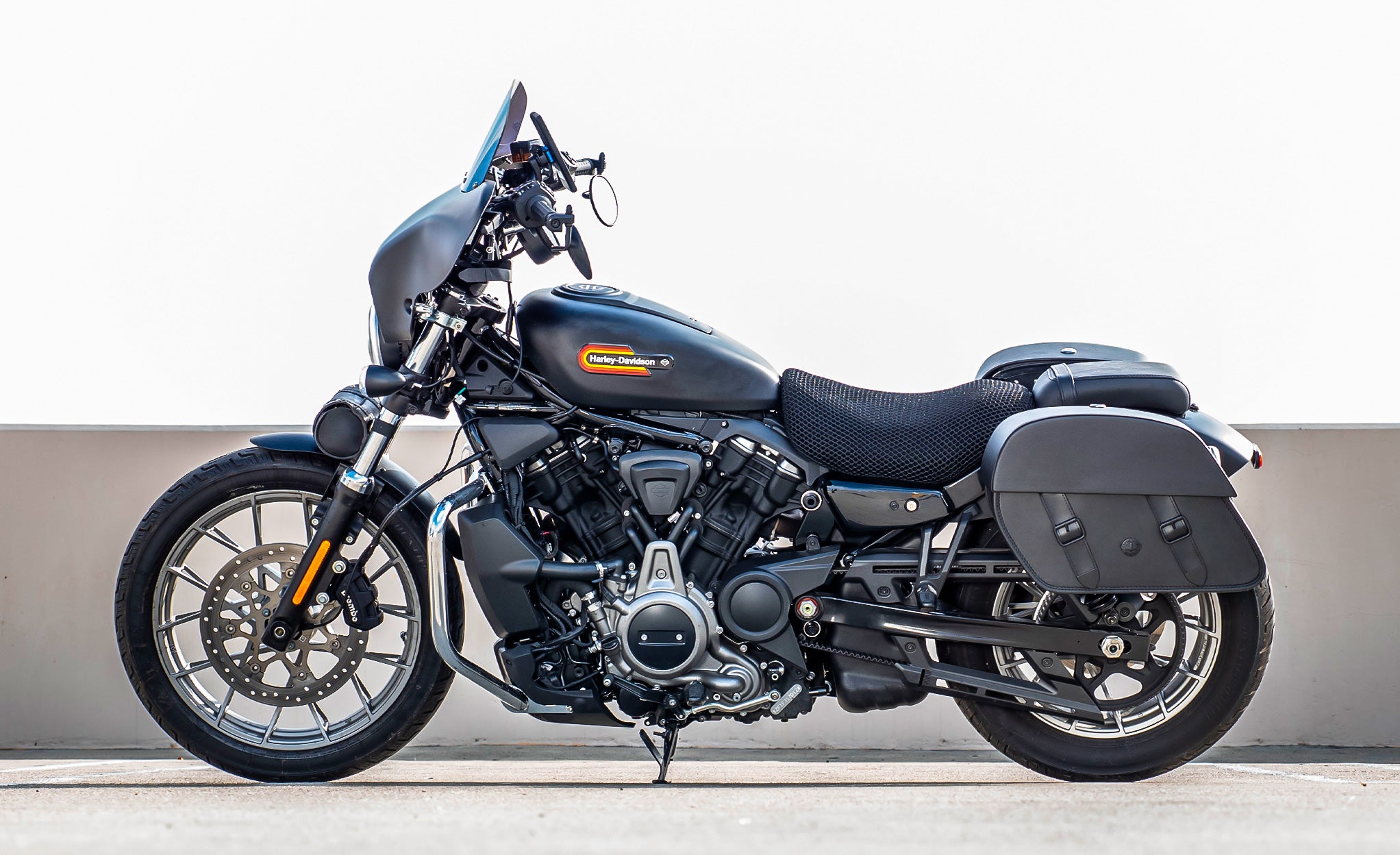 28L - Baelor Medium Quick Mount Harley Sportster Nightster RH975/S Motorcycle Saddlebags @expand