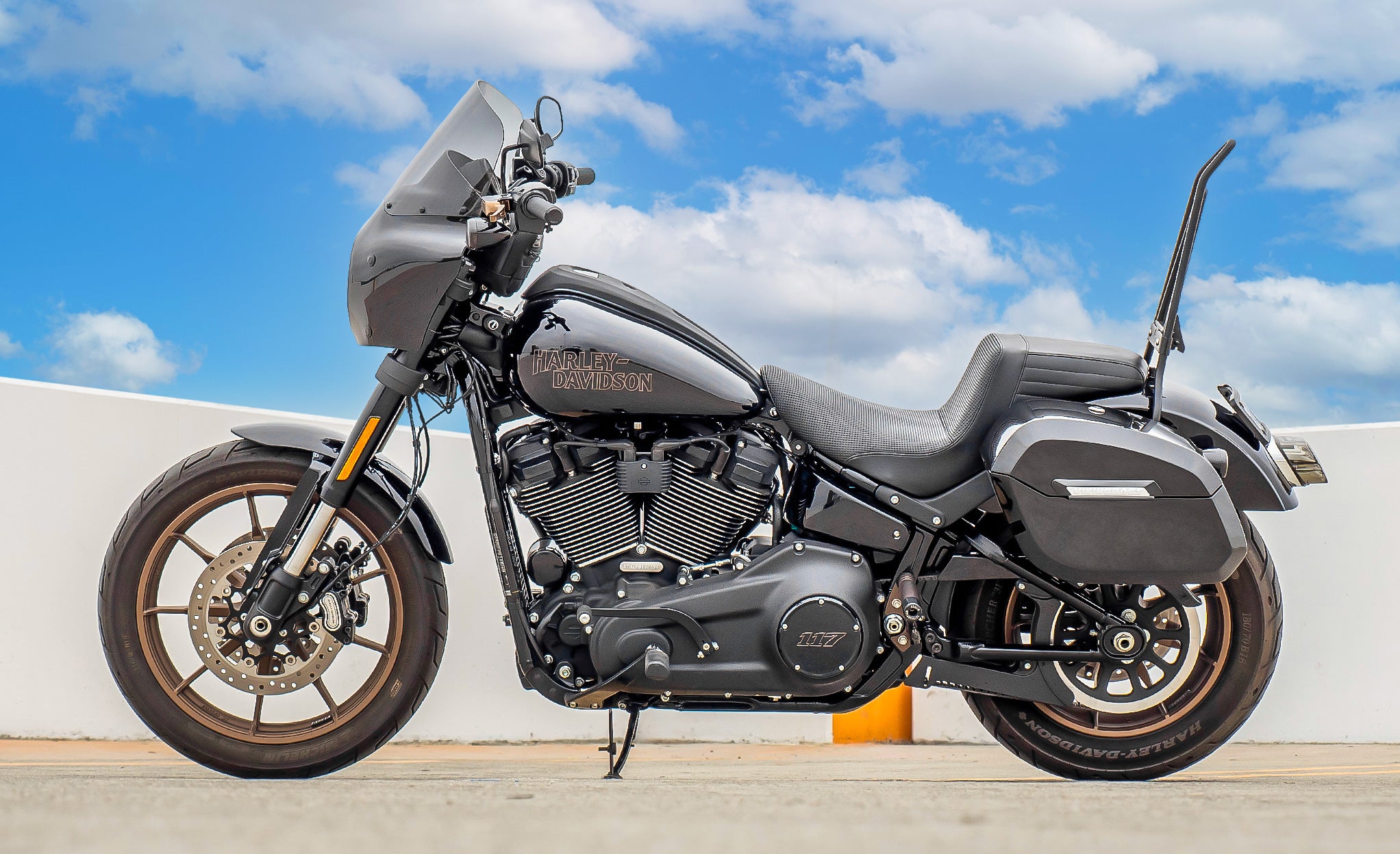 32L - Darkin Large Quick Mount Painted Hard Saddlebags for Harley Softail Low Rider S FXLRS @expand