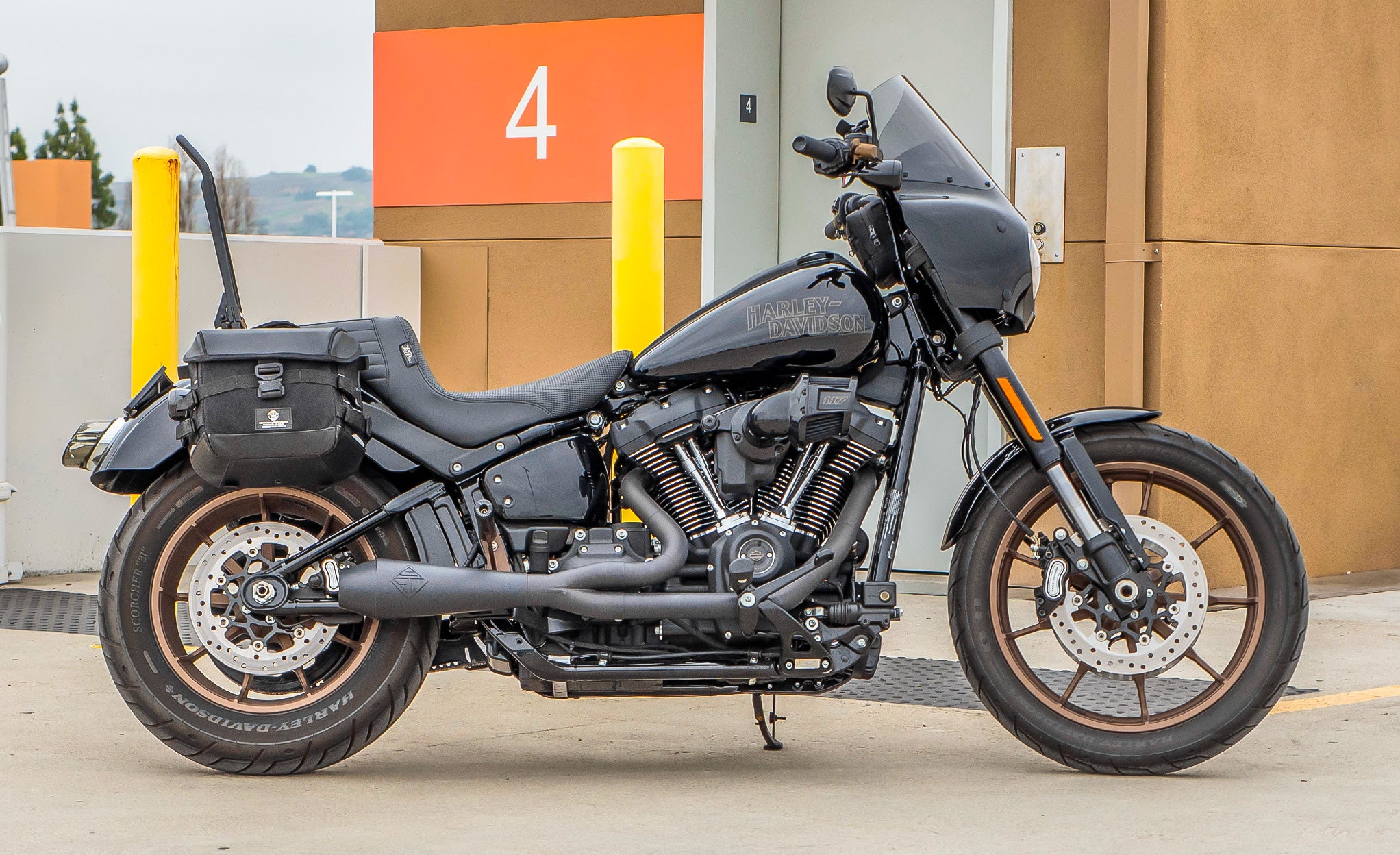 10L - Incognito Quick Mount Small Solo Motorcycle Saddlebag (Right Only) for Harley Softail Low Rider S FXLRS @expand