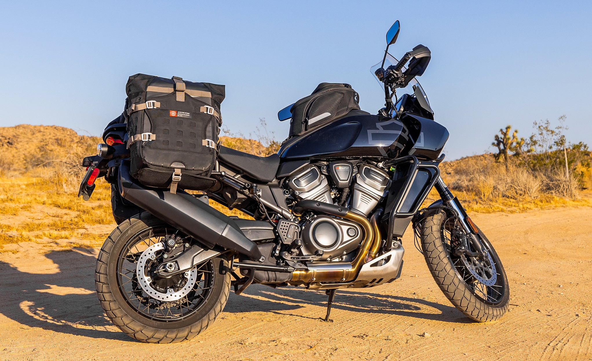 8L - Seeker Motorcycle Tank Bag for Harley Pan America @expand